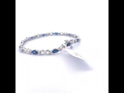 Rotating video showing the jewelry item