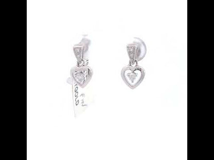 Rotating video showing the jewelry item