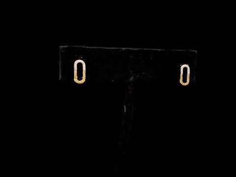 Rotating video showing the jewelry item