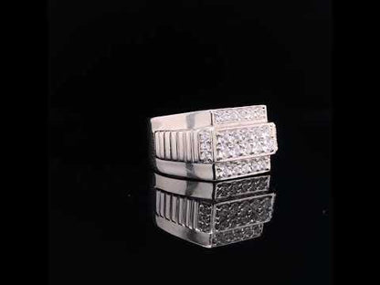 Rotating video showing the jewelry item