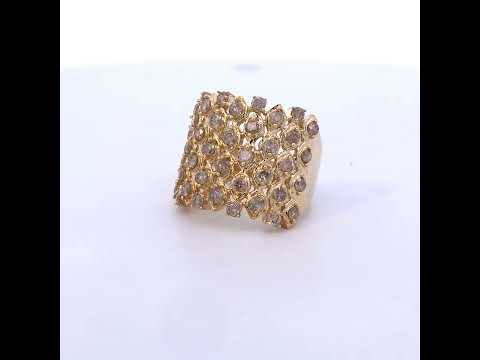 Rotating video showing the jewelry item