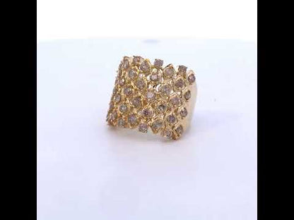 Rotating video showing the jewelry item