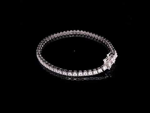 Rotating video showing the jewelry item