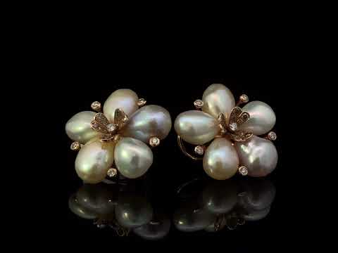 Rotating video showing the jewelry item