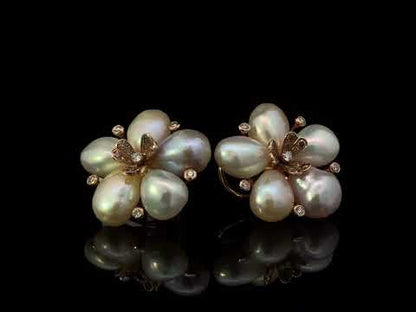 Rotating video showing the jewelry item