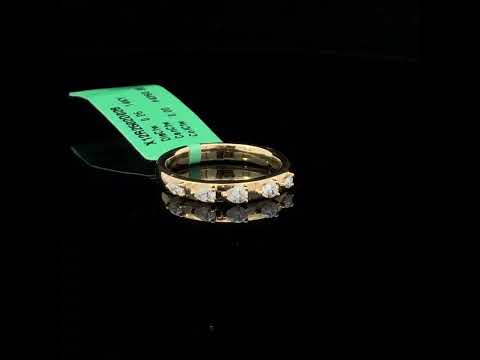 Rotating video showing the jewelry item