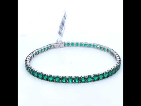 Rotating video showing the jewelry item