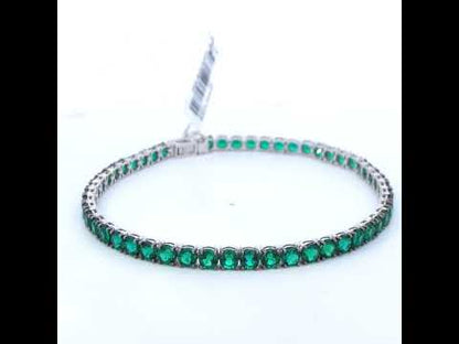 Rotating video showing the jewelry item