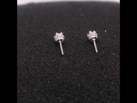 Rotating video showing the jewelry item