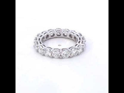 Rotating video showing the jewelry item