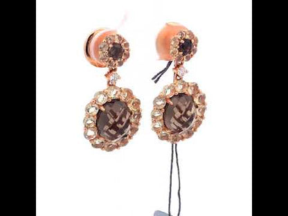 Rotating video showing the jewelry item