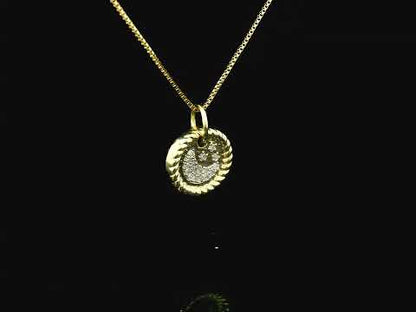 Rotating video showing the jewelry item