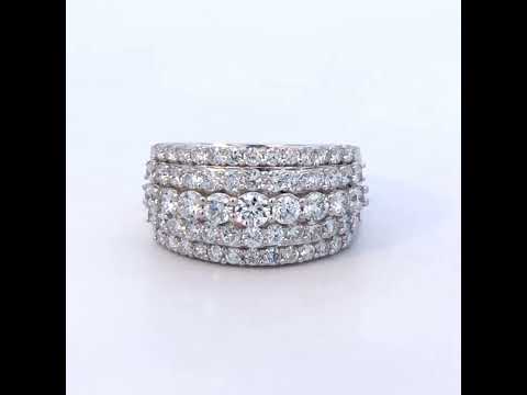 Rotating video showing the jewelry item