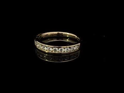Rotating video showing the jewelry item