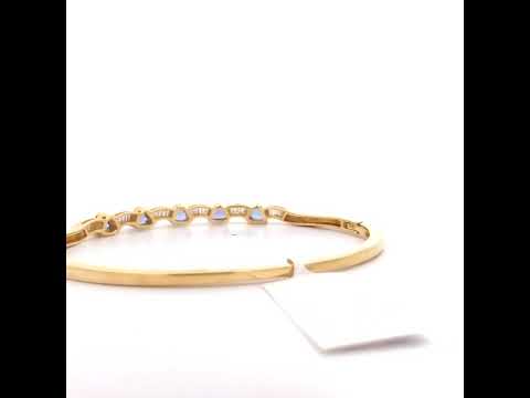 Rotating video showing the jewelry item