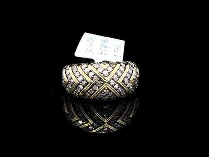 Rotating video showing the jewelry item