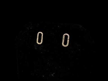 Rotating video showing the jewelry item