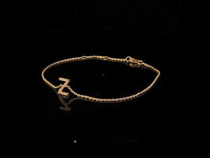 Rotating video showing the jewelry item