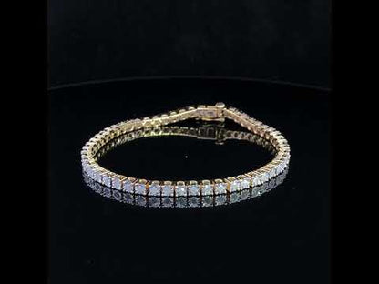 Rotating video showing the jewelry item