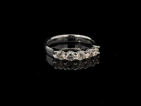 Rotating video showing the jewelry item