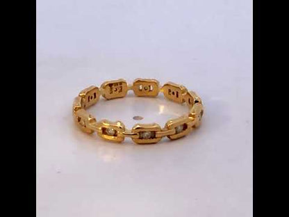 Rotating video showing the jewelry item