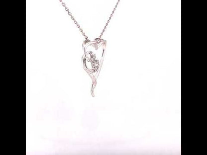 Rotating video showing the jewelry item