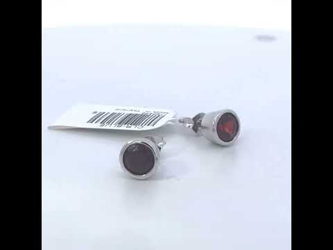 Rotating video showing the jewelry item