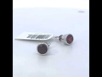 Rotating video showing the jewelry item