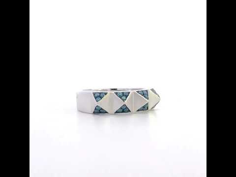 Rotating video showing the jewelry item