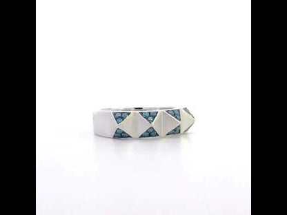 Rotating video showing the jewelry item