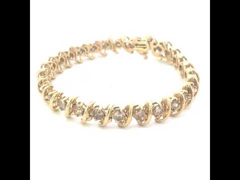 Rotating video showing the jewelry item