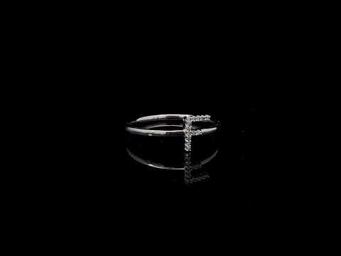 Rotating video showing the jewelry item