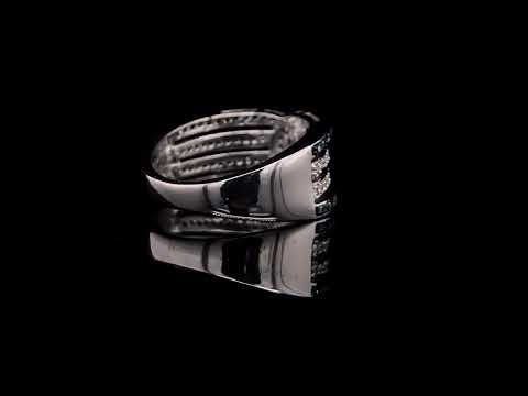 Rotating video showing the jewelry item