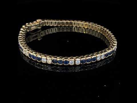 Rotating video showing the jewelry item