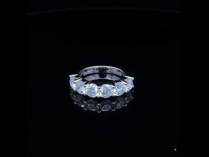 Rotating video showing the jewelry item