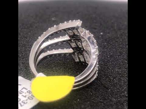Rotating video showing the jewelry item