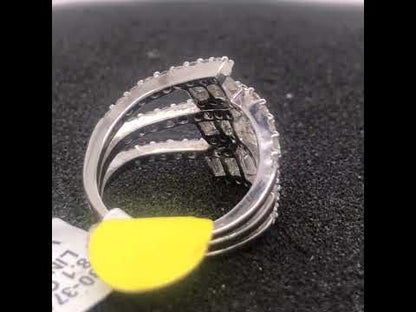 Rotating video showing the jewelry item