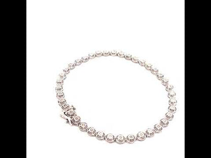 Rotating video showing the jewelry item