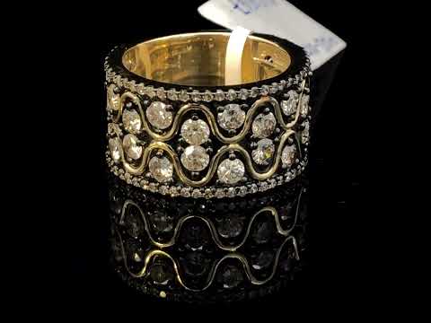 Rotating video showing the jewelry item