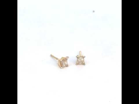 Rotating video showing the jewelry item