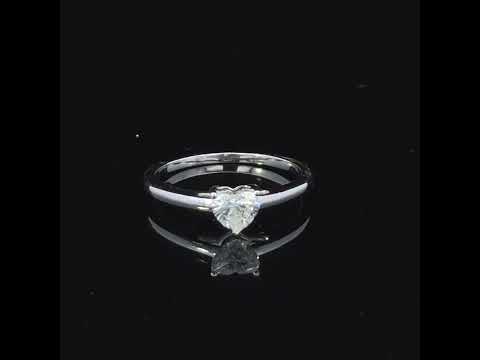 Rotating video showing the jewelry item