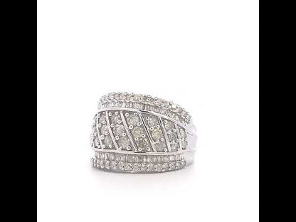 Rotating video showing the jewelry item