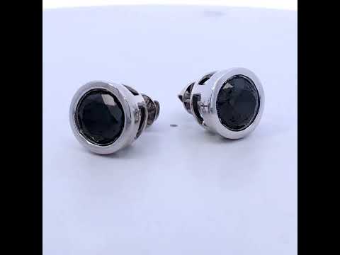 Rotating video showing the jewelry item