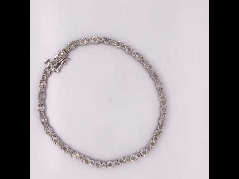 Rotating video showing the jewelry item