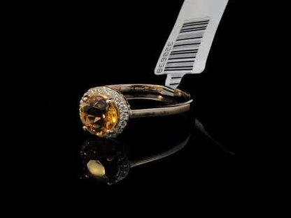 Rotating video showing the jewelry item