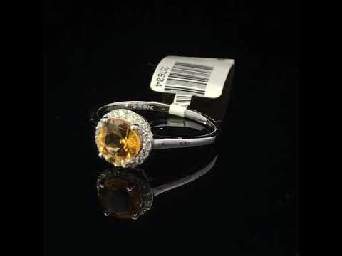 Rotating video showing the jewelry item