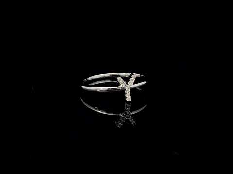 Rotating video showing the jewelry item