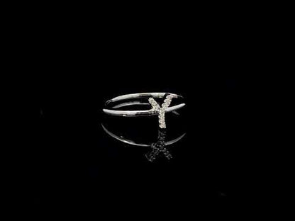 Rotating video showing the jewelry item