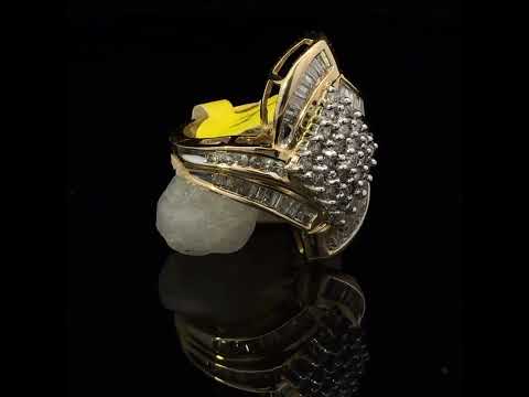 Rotating video showing the jewelry item
