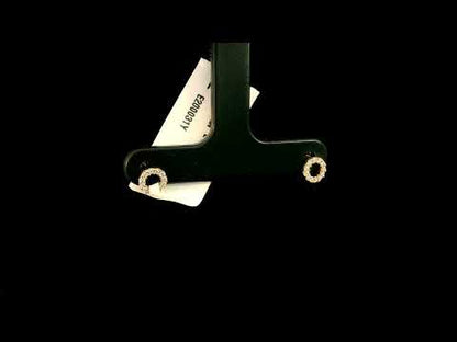 Rotating video showing the jewelry item